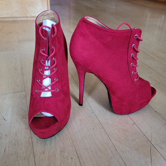 Red Suede Heels, Size 9 - Picture 2 of 7